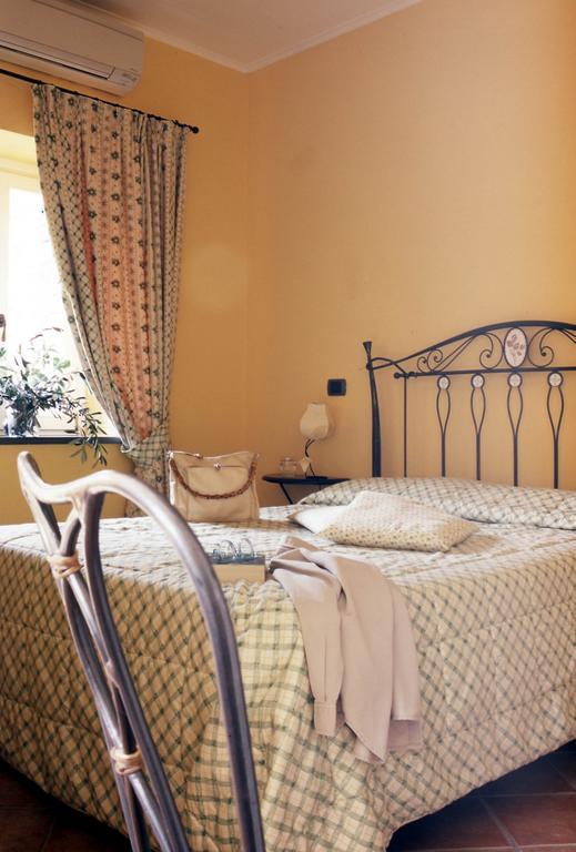 Uliveto Saglietto Agriturismo A Poggi Apartments Imperia Δωμάτιο φωτογραφία